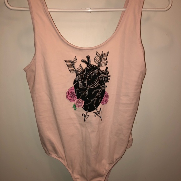 One piece - Picture 1 of 2